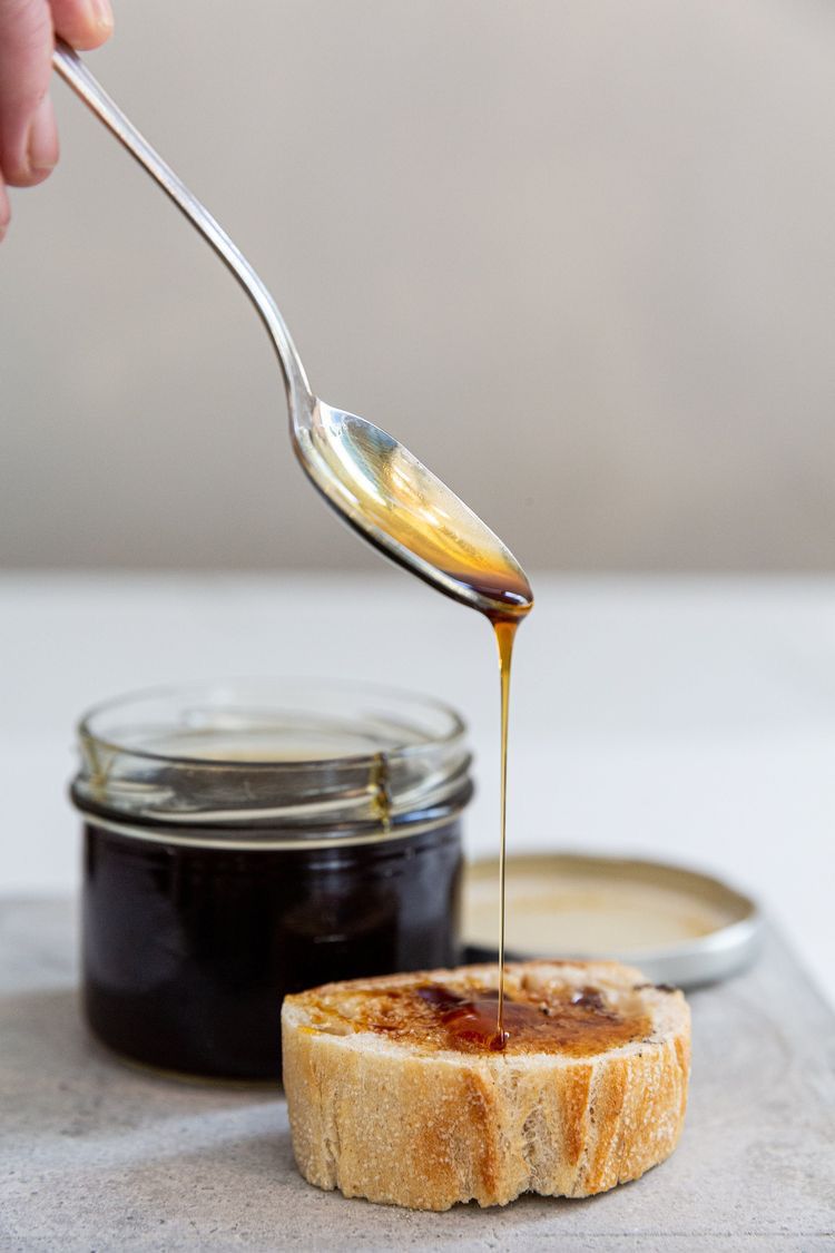 White berry date grapes. سه شیره